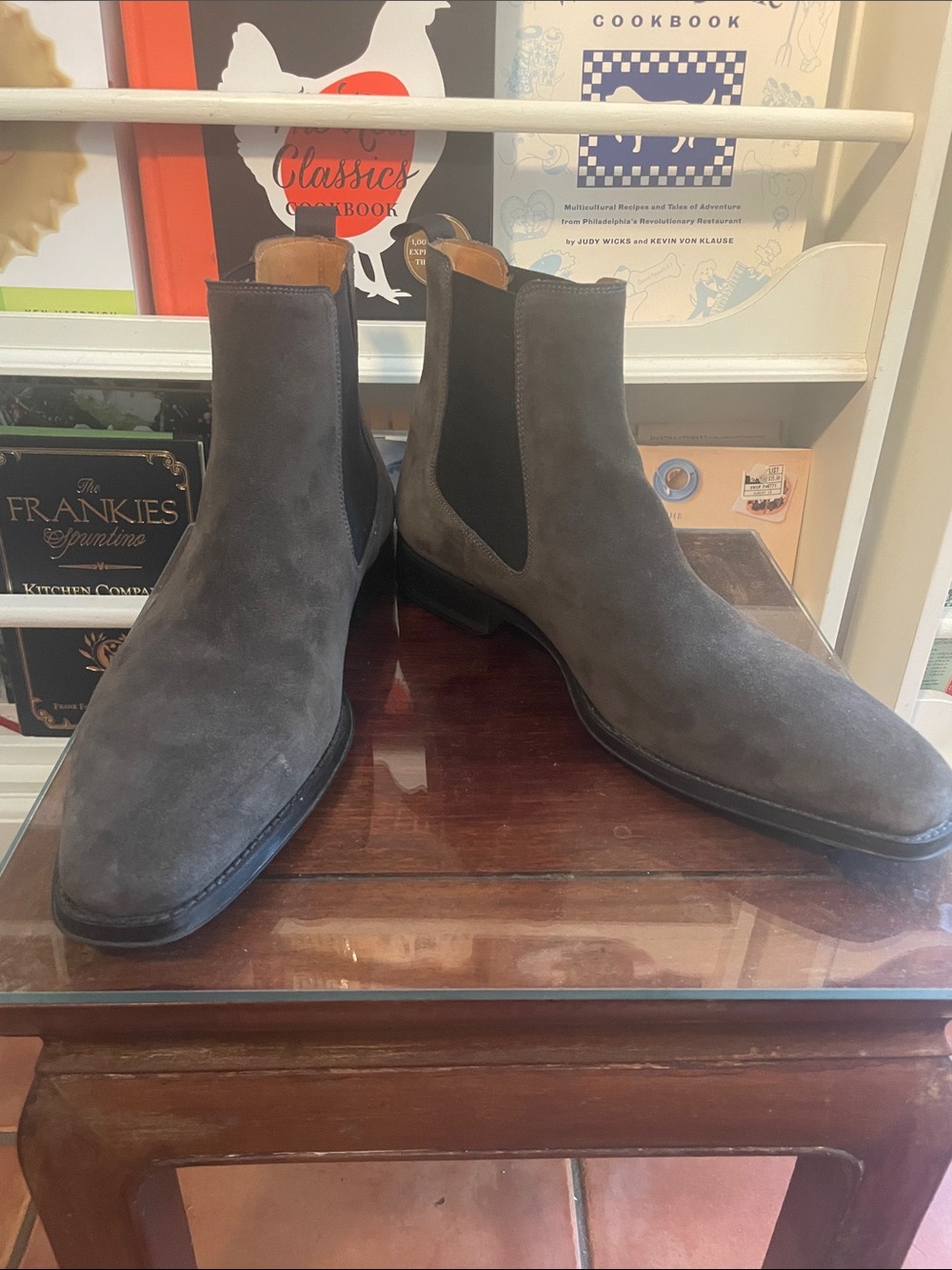 Men's Chelsea Boots - Gray Suede